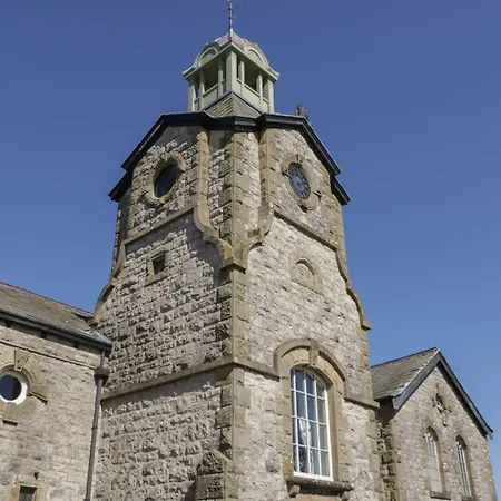 Feriehus Clock Tower *